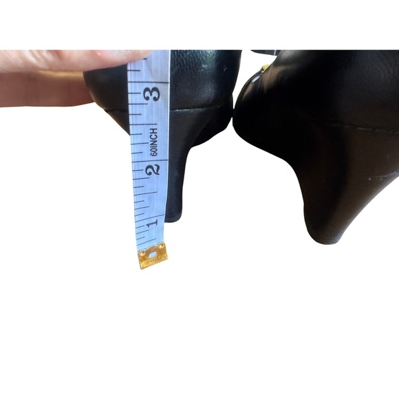 Nine West Black Leather Wedge Pumps Gold‎ Buckle Accents Shoes Heels Size 8.5 M - Picture 5 of 8